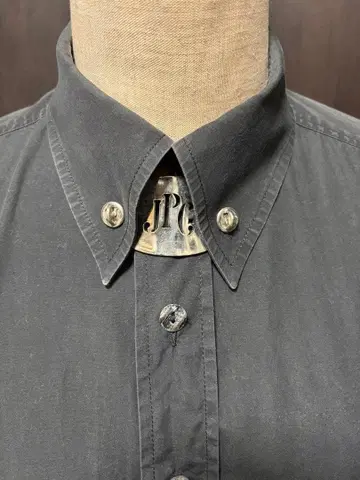 Jean Paul Gaultier vintage 로고 플레이트 핀 배지