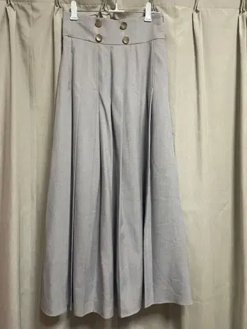 내추럴 뷰티 베이직 플리츠 스커트 골드 버튼 절개