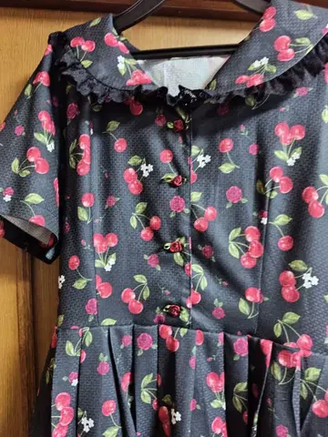 엑시즈팜 체리 패턴 세일러 카라 원피스