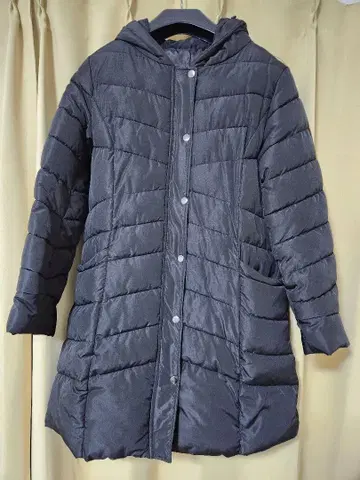 블랙 후드 부착 롱 다운 자켓