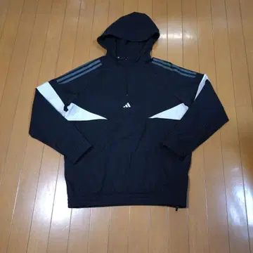 아디다스 후드 부착 점퍼