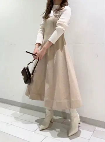 셀포드 홀가먼트 원피스 화이트 x 베이지