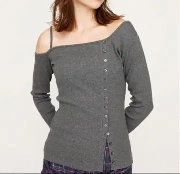 그레이 오프숄더 니트 스웨터