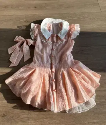 스트라이프 패턴 핑크 드레스