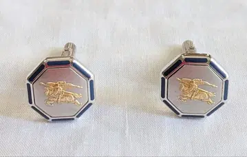 바버리 팔각형 커프스 단추 기사 디자인