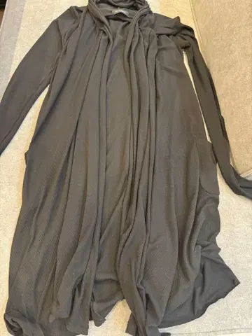 블랙 드레이프 스타일 아우터 CIVERIZE