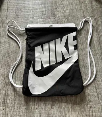 [ 미사용 새상품 ] NIKE 냅색 헬스장 가방 블랙/화이트