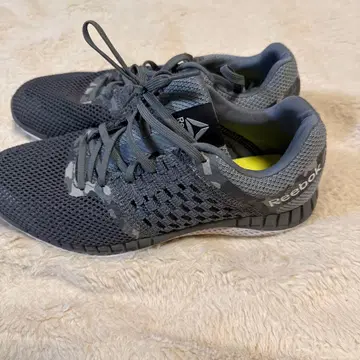 Reebok 그레이 러닝화