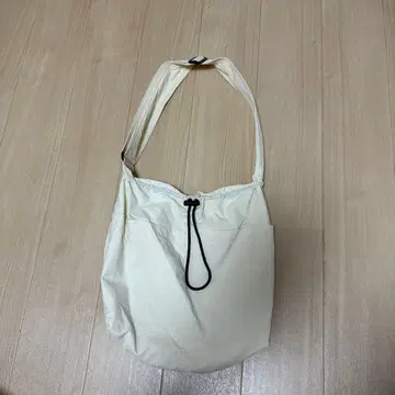 로리즈팜 아이보리 숄더백