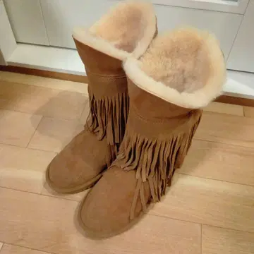 프린지 장식 브라운 어그 부츠