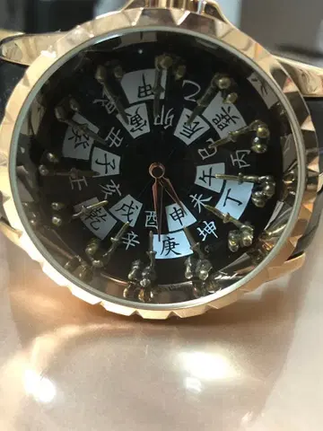 십이지 다이얼 디자인 남성용 손목시계 블랙/골드/화이트