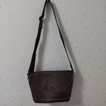 다크 브라운 숄더백