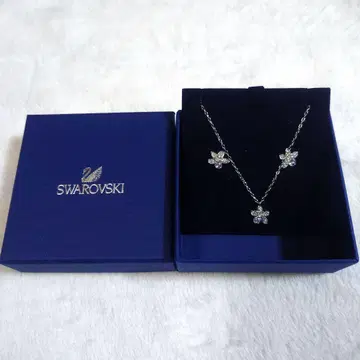 Swarovski 목걸이와 귀걸이 세트 꽃 모티브