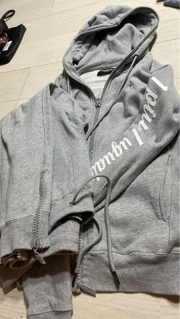 그레이 후드티 프론트 지퍼 포함