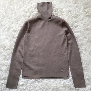 새상품급 최근 터틀넥 울 100% 니트 로고 플레이트 긴팔 40