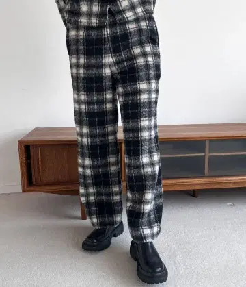 체크 무늬 팬츠