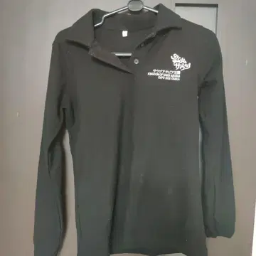 오사카 만박 사우디아라비아관 블랙 긴팔 피케 셔츠 로고