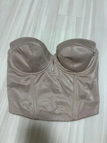 더 트릿 드레싱 브라이덜 이너 베이지