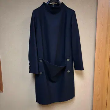 블랙 긴팔 무릎 기장 원피스 ADORE