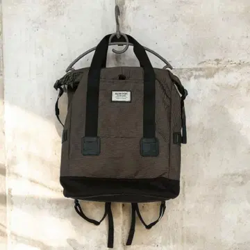 BURTON 올리브색 나일론 백팩 미사용