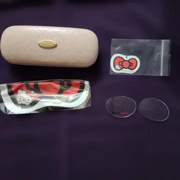 온데즈 키티 안경 케이스, 안경닦이