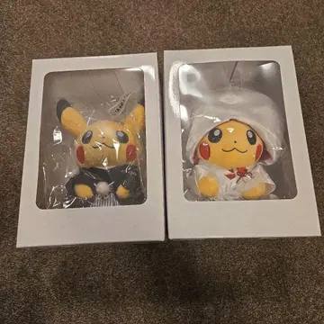피카츄 봉제 인형 기모노와 웨딩 드레스