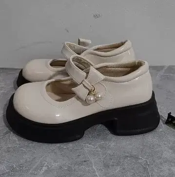 아이보리 펄 장식 마리 제인 슈즈