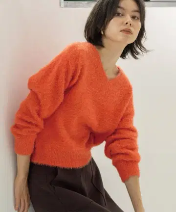 OPAQUE.CLIP 스팽글 페더 V넥 니트 ( 오렌지 )