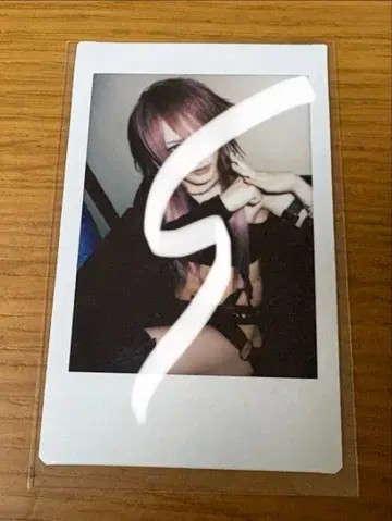 JILUKA SENA 폴라로이드