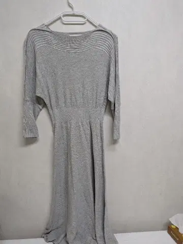 GREENGALE GARNET 그레이 스트라이프 반팔 원피스