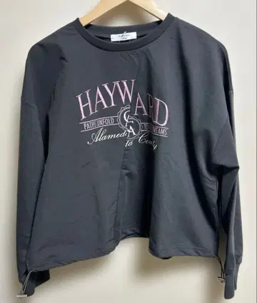 새상품 사만다 모스모스 블루 이소재 절개 리메이크풍 풀오버 차콜