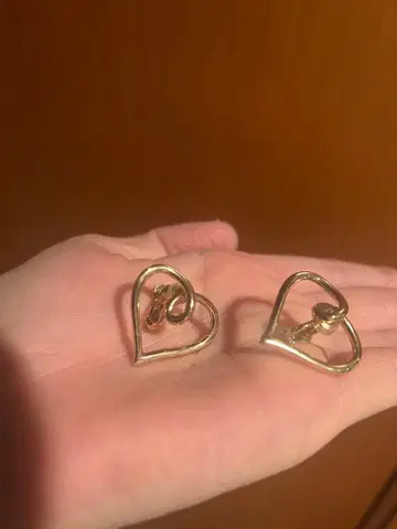 골드 하트형 귀걸이