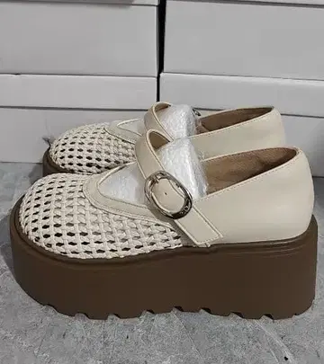 아이보리 메쉬 디자인 통굽 샌들