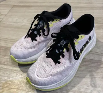 새상품급 호카(HOKA) 스니커즈 신발 23.5