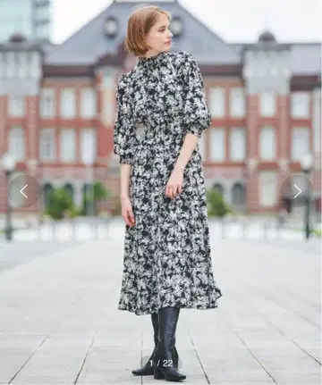 AND COUTURE 셔링 단색 꽃무늬 원피스