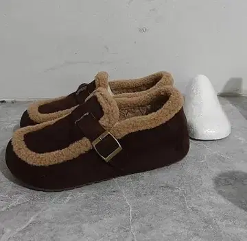 브라운 버클 슬리퍼
