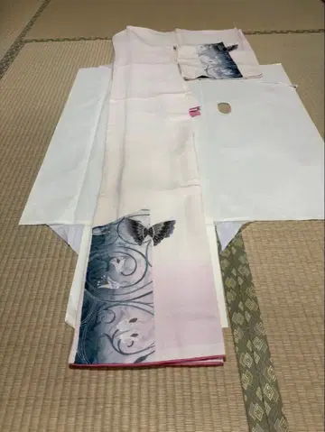 기모노 호몬기 츠케사게 순수 실크 나비 화이트 베이스 카라 부착