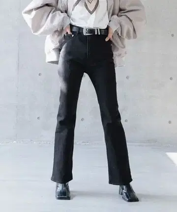 이번 시즌 완판 페이지 보이 립 스키니 데님