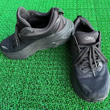 호카 본디 8 블랙스니커즈
