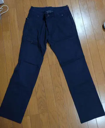 Calvin Klein 네이비 팬츠 82