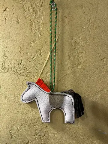 TV에서 소개된 [행운을 부르는 가죽 호스 참]