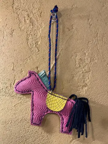 TV에서 소개된 [행운을 부르는 가죽 호스 참]