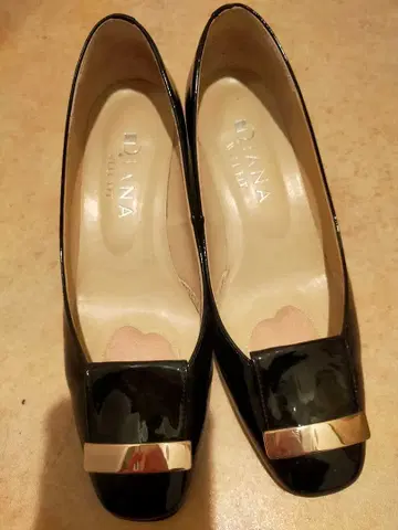 DIANA 블랙 펌프스 중간 힐