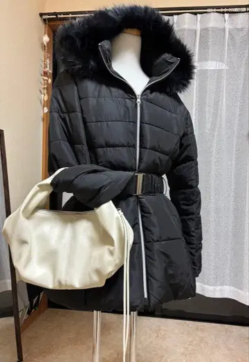 퍼 달린 후드 블랙 다운 자켓