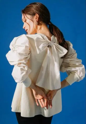 CELFORD 백리본 니트 풀오버 아이보리