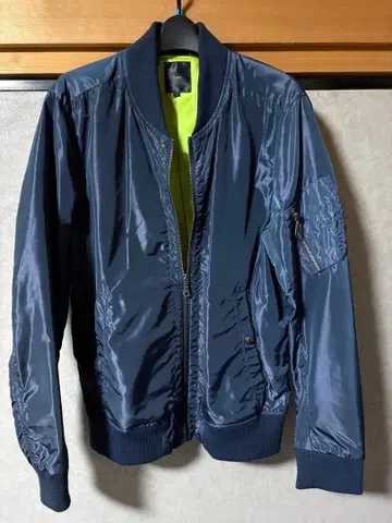 MA-1 스타일 네이비 나일론 자켓