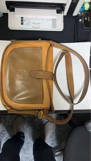 가죽 숄더백 브라운과 탄