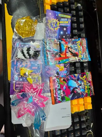 포켓몬 네온 파티 피규어와 카드 세트 크리스마스 팩