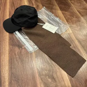 새상품 COMESANDGOES dicros&knit 머플러 캡