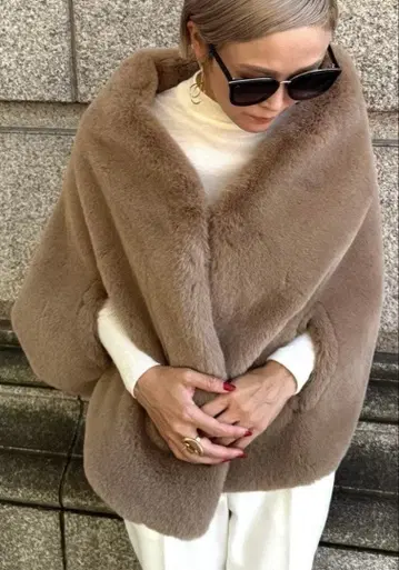 JENNY 퍼 판초 스톨